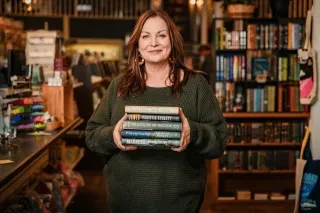 Leslie Logemann headshot for Featured Local's Tip.